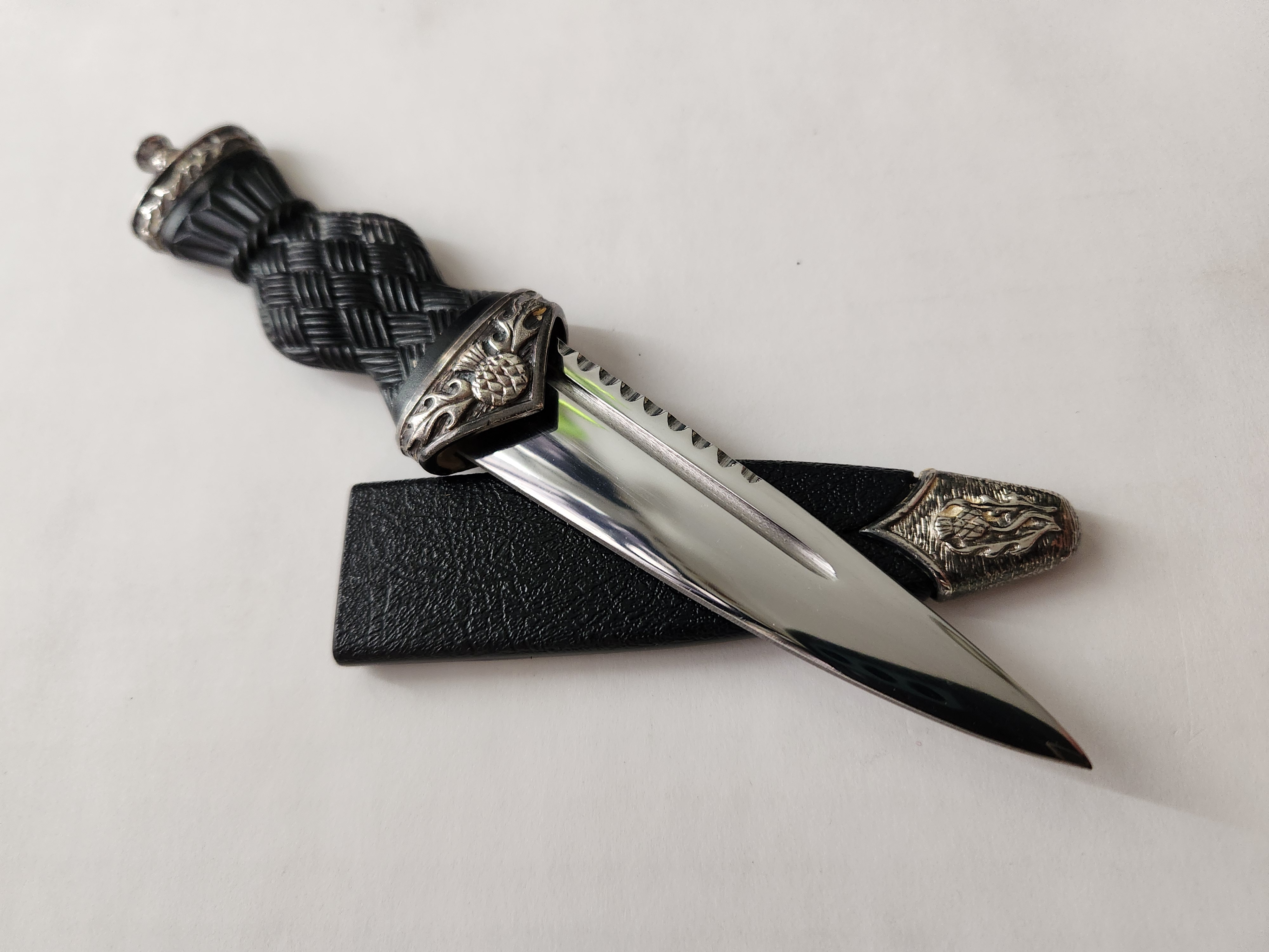 Thistle Top Sgian Dubh With Thistle Mounts (image for) Thistle Top Sgian Dubh With Thistle Mounts