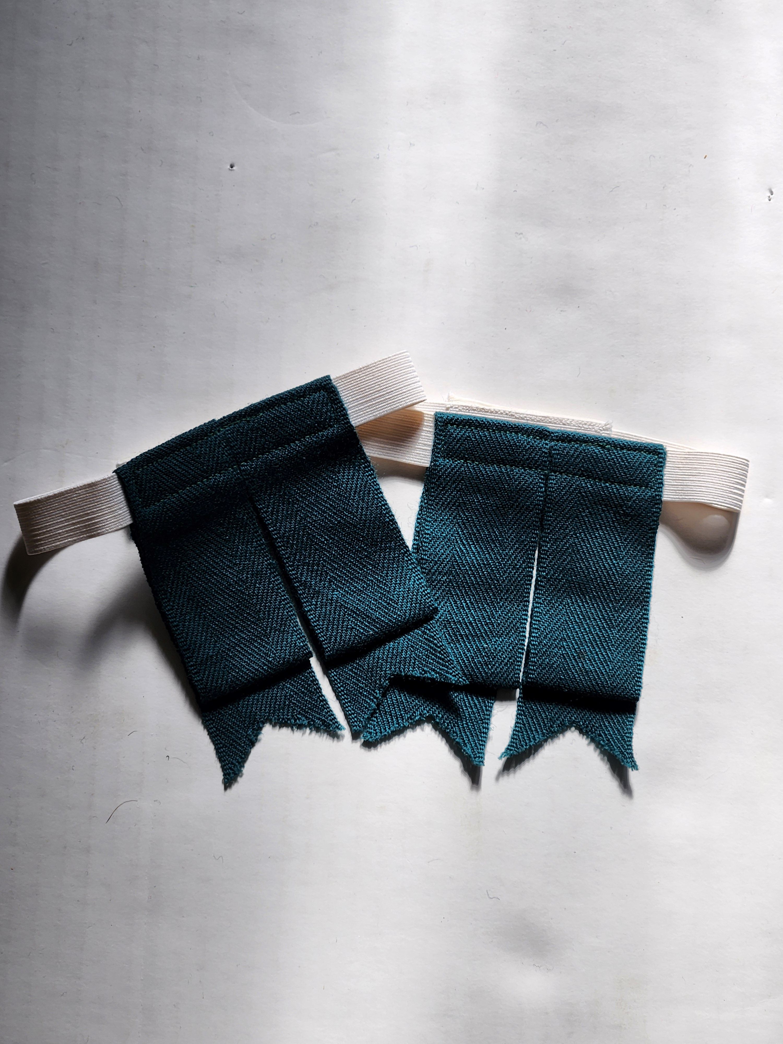 Dark Green Wool Loop Flahses (image for) Dark Green Wool Loop Flahses